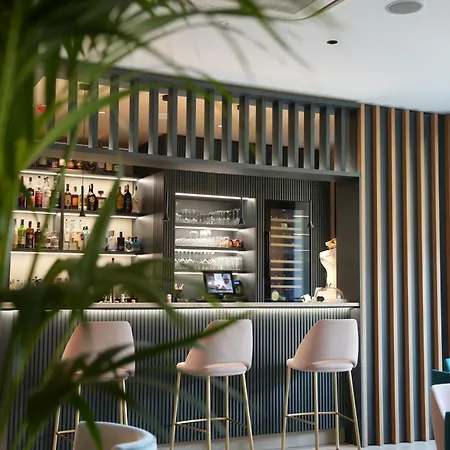 Готель Torino Wellness & 4*